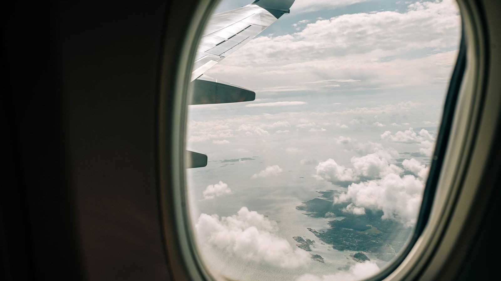 Vue depuis le hublot d'un avion